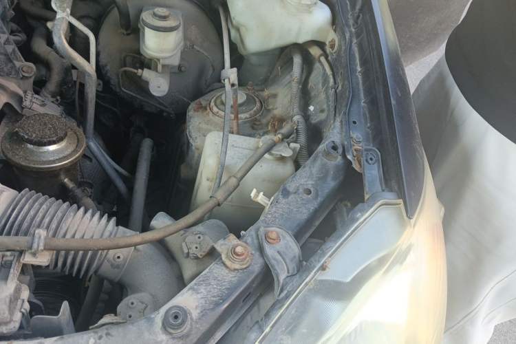 Used FAW Senya M80 2014 1.3L Manual 5-Seater Happiness Edition Engine Bay Left
