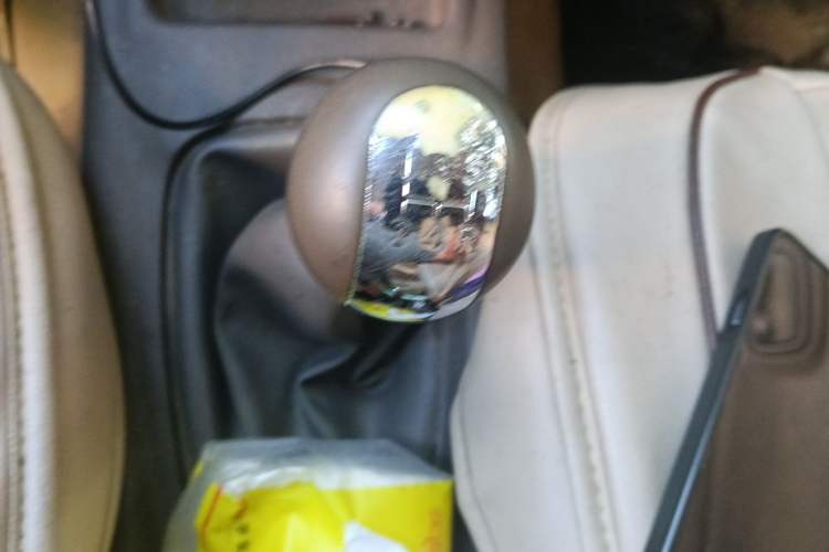 Used FAW Senya M80 2014 1.3L Manual 5-Seater Happiness Edition Gear Lever