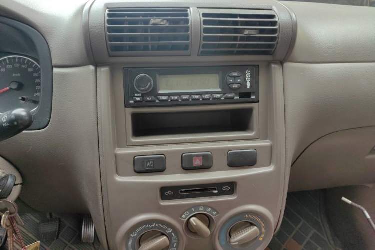 Used FAW Senya M80 2014 1.3L Manual 5-Seater Value Edition Audio And AC Panel