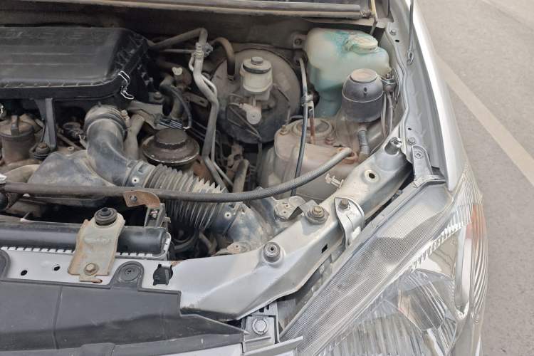 Used FAW Senya M80 2014 1.3L Manual 5-Seater Value Edition Engine Bay Left
