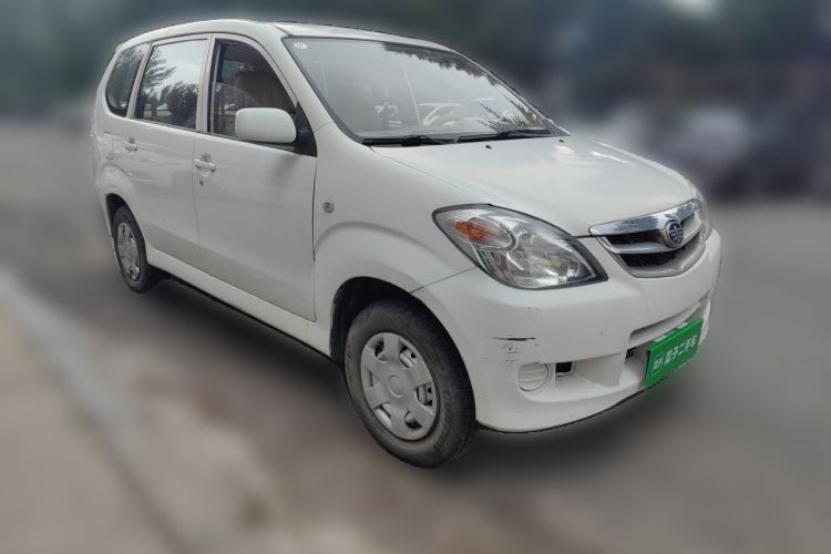 Used FAW Senya M80 2014 1.3L Manual 5-Seater Value Edition Front Right 45 Deg