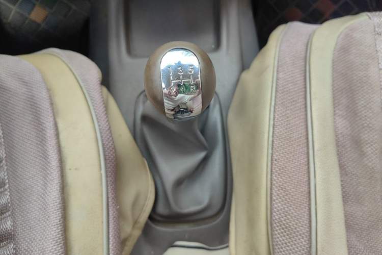 Used FAW Senya M80 2014 1.3L Manual 5-Seater Value Edition Gear Lever
