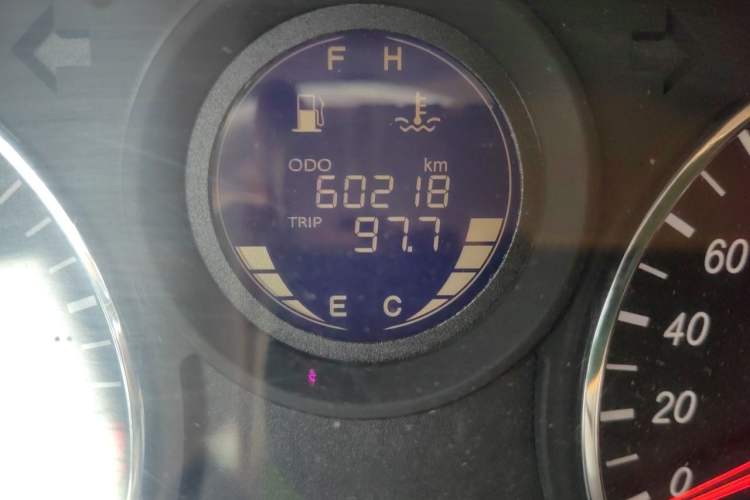 Used FAW Senya M80 2014 1.3L Manual 5-Seater Value Edition Odometer Close Up