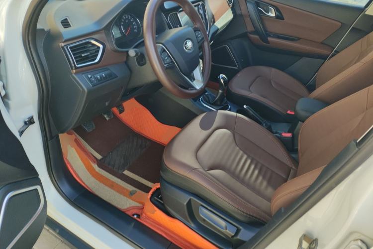 Used FAW Senya R7 2018 R7C 1.6L Manual Luxury Model Driver Seat
