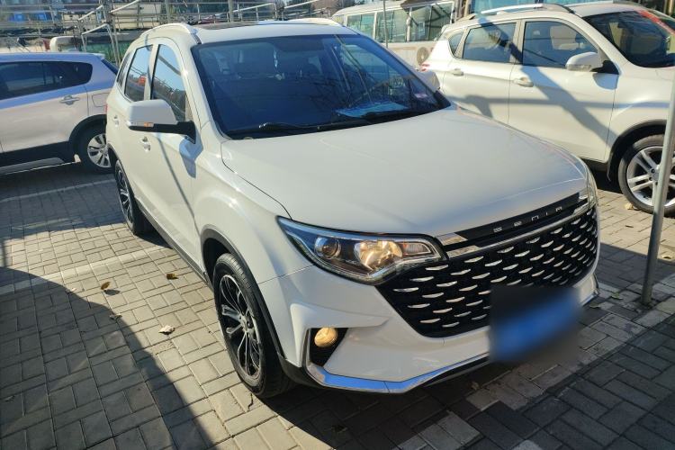 Used FAW Senya R7 2018 R7C 1.6L Manual Luxury Model Front Right 45 Deg