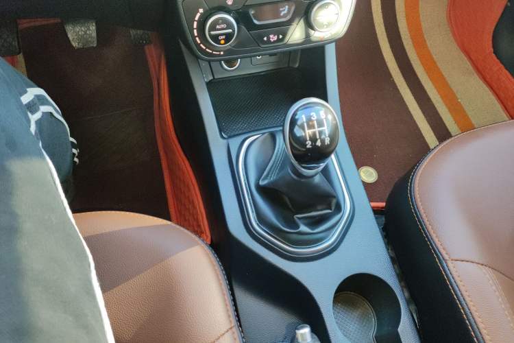 Used FAW Senya R7 2018 R7C 1.6L Manual Luxury Model Gear Lever
