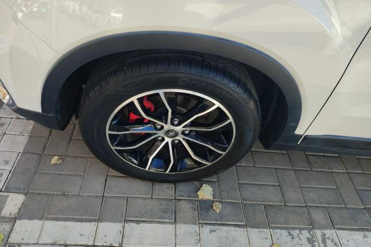 Used FAW Senya R7 2018 R7C 1.6L Manual Luxury Model Left Front Wheel Hub