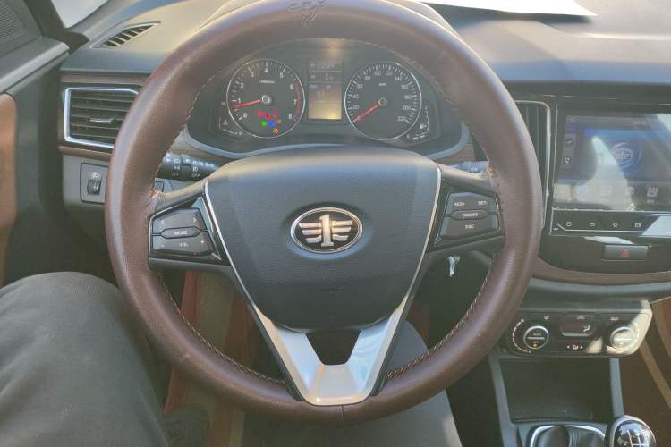 Used FAW Senya R7 2018 R7C 1.6L Manual Luxury Model Steering Wheel