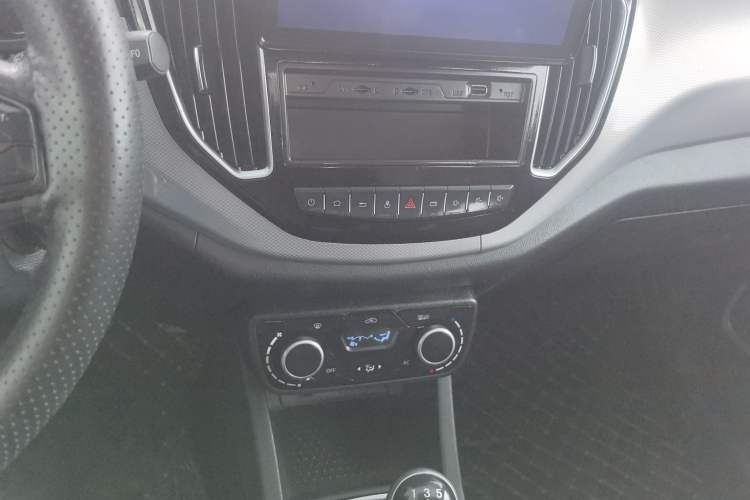 Used FAW Senya R7 2016 1.6L Manual Smart Version Audio And AC Panel