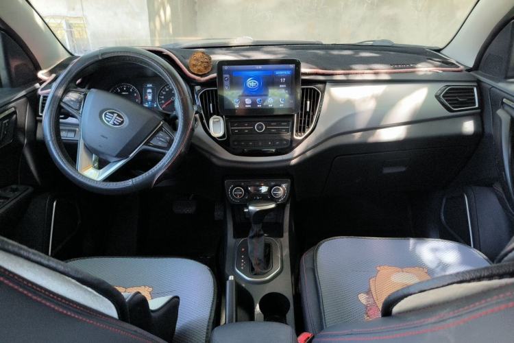 Used FAW Senya R7 2016 1.6L Automatic Prestige Model Center Console