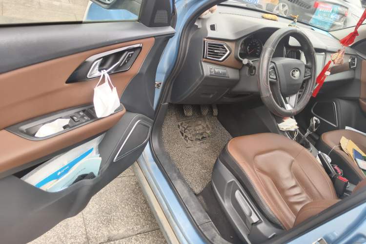 Used FAW Senya R7 2016 1.6L Manual Smart Version Driver Seat