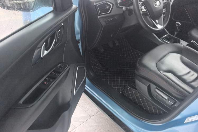 Used FAW Senya R7 2016 1.6L Manual Smart Version Driver Seat