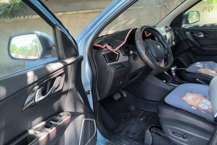Used FAW Senya R7 2016 1.6L Automatic Prestige Model Driver Seat