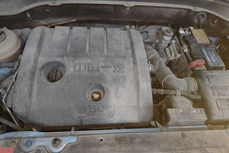 Used FAW Senya R7 2016 1.6L Manual Luxury Model Engine Bay