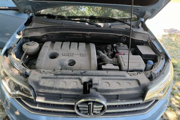 Used FAW Senya R7 2016 1.6L Automatic Prestige Model Engine Bay