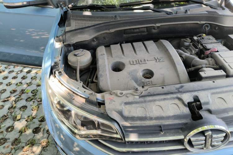 Used FAW Senya R7 2016 1.6L Automatic Prestige Model Engine Bay Right