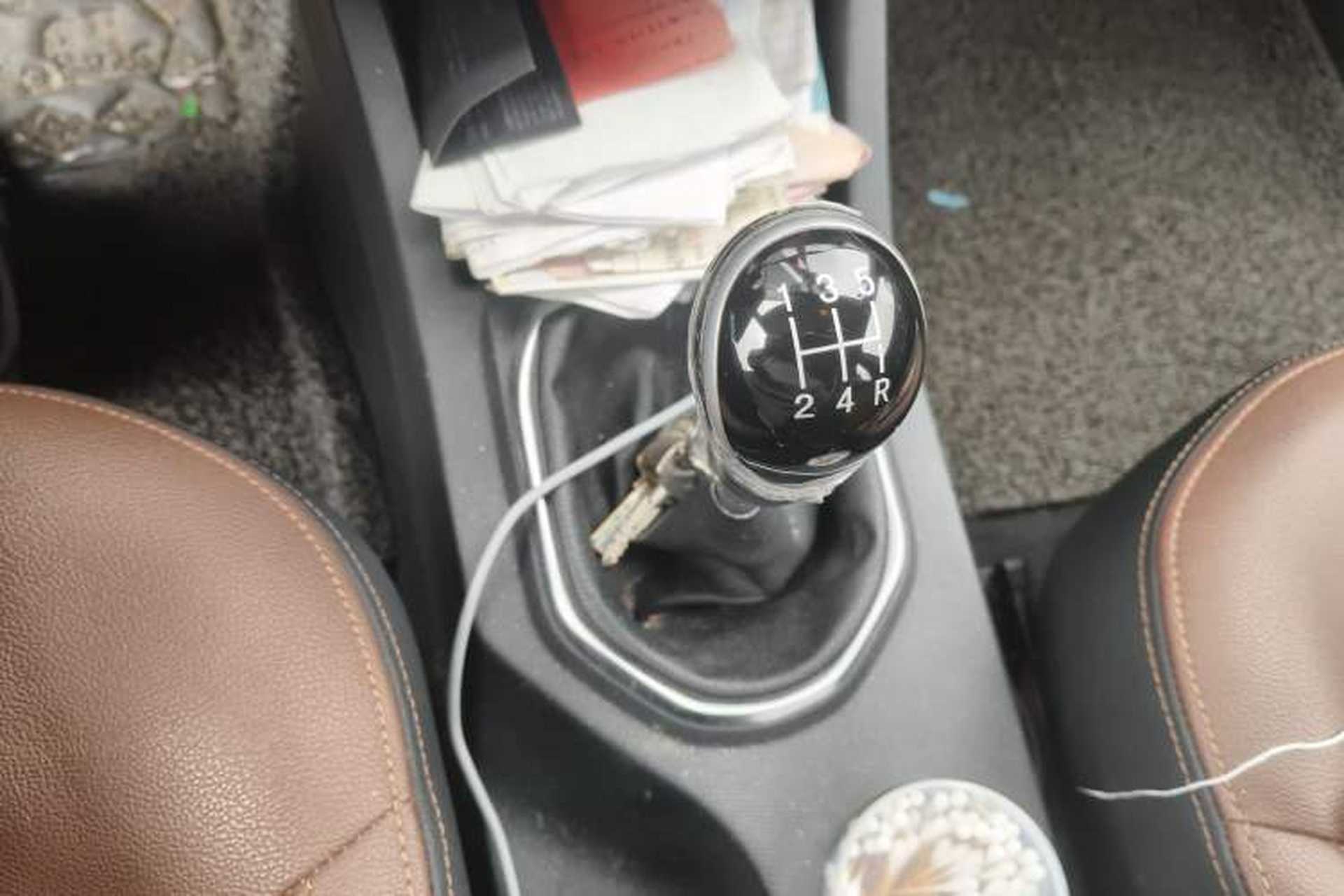 Used FAW Senya R7 2016 1.6L Manual Smart Version Gear Lever