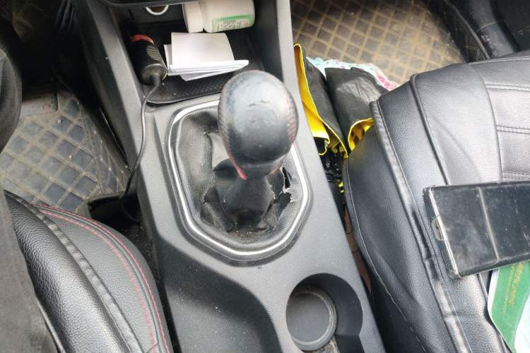 Used FAW Senya R7 2016 1.6L Manual Smart Version Gear Lever