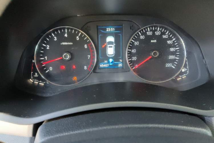 Used FAW Senya R7 2016 1.6L Automatic Prestige Model Odometer Close Up