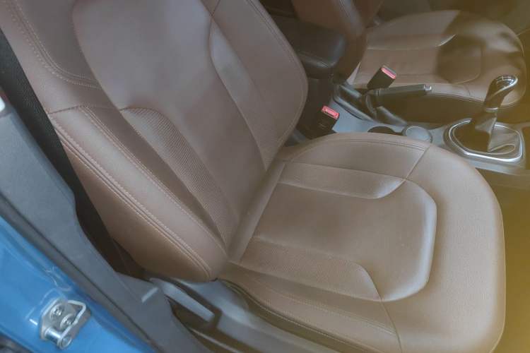 Used FAW Senya R7 2016 1.6L Manual Luxury Model Right Front Seat
