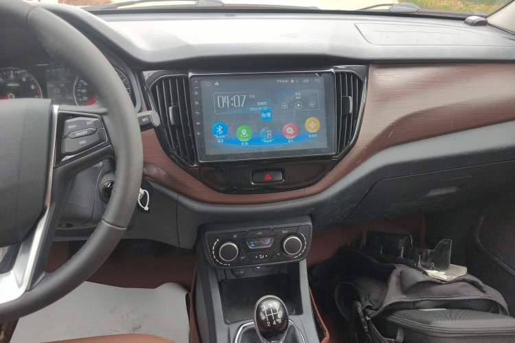 Used FAW Senya R7 2016 1.6L Manual Luxury Model Audio And AC Panel
