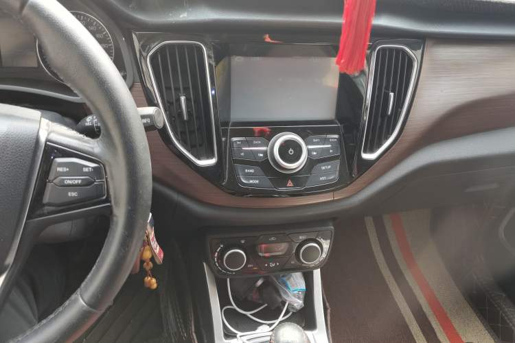 Used FAW Senya R7 2016 1.6L Manual Luxury Model Audio And AC Panel