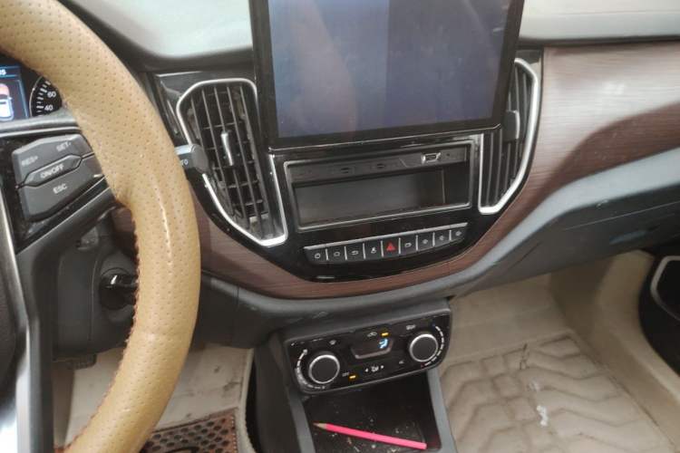 Used FAW Senya R7 2016 1.6L Manual Smart Version Audio And AC Panel