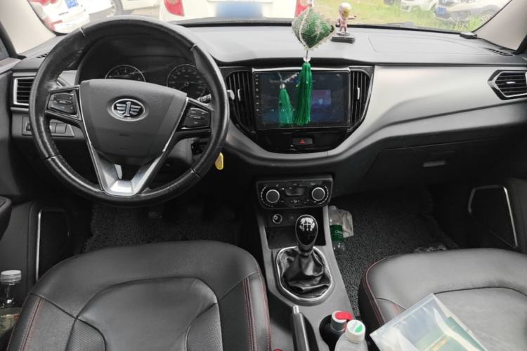 Used FAW Senya R7 2016 1.6L Manual Luxury Model Center Console