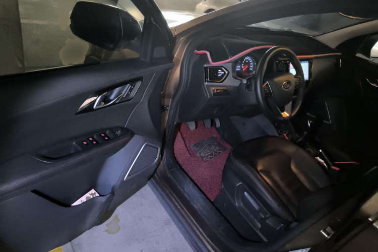Used FAW Senya R7 2016 1.6L Manual Luxury Model Driver Seat