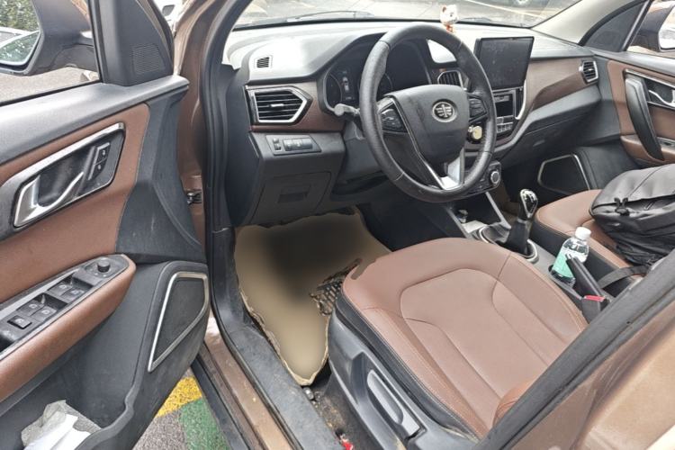 Used FAW Senya R7 2016 1.6L Manual Smart Version Driver Seat