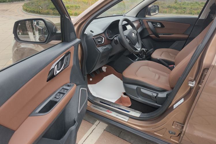 Used FAW Senya R7 2016 1.6L Manual Luxury Model Driver Seat