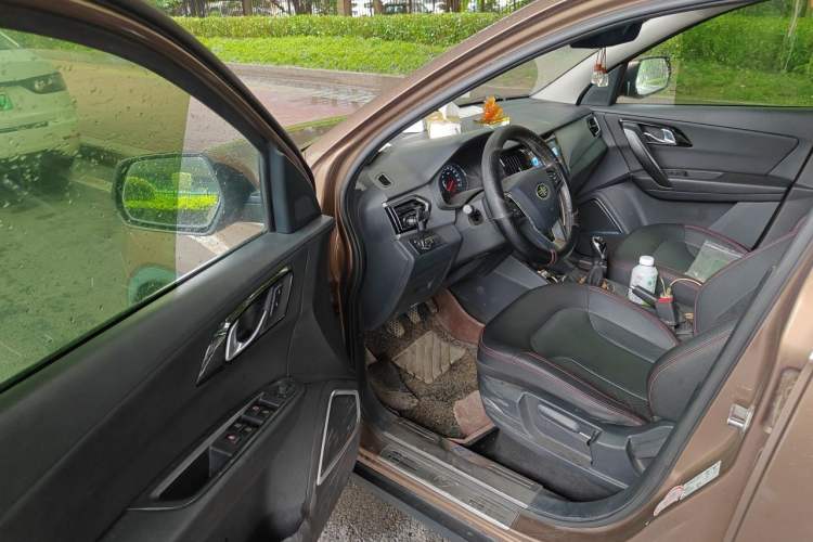 Used FAW Senya R7 2016 1.6L Manual Luxury Model Driver Seat