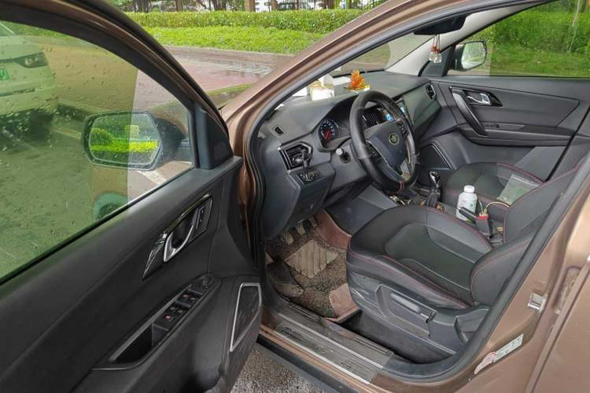 Used FAW Senya R7 2016 1.6L Manual Luxury Model Driver Seat