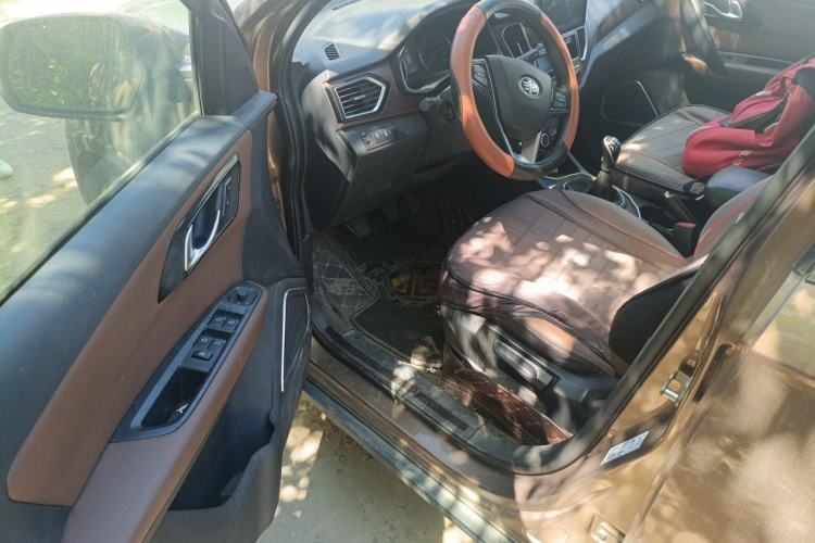 Used FAW Senya R7 2016 1.6L Manual Luxury Model Driver Seat