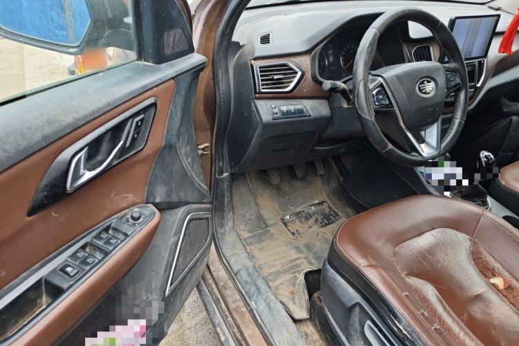 Used FAW Senya R7 2016 1.6L Manual Luxury Model Driver Seat