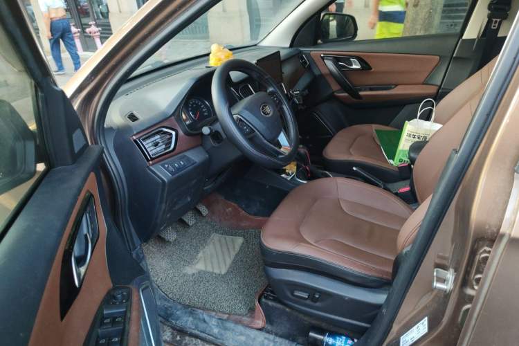 Used FAW Senya R7 2016 1.6L Manual Luxury Version Driver Seat