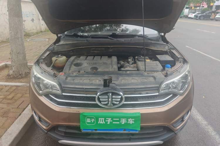 Used FAW Senya R7 2016 1.6L Manual Luxury Model Engine Bay
