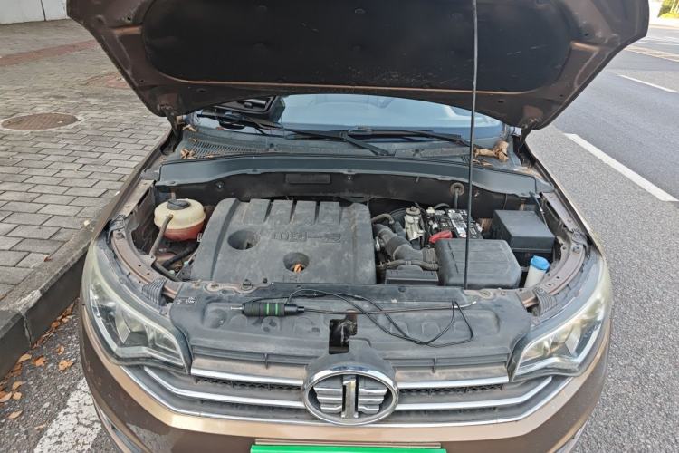 Used FAW Senya R7 2016 1.6L Manual Luxury Model Engine Bay