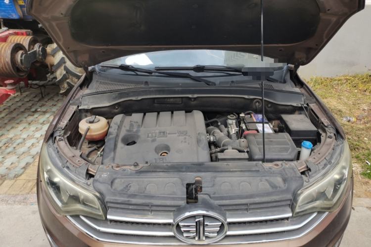 Used FAW Senya R7 2016 1.6L Manual Luxury Model Engine Bay