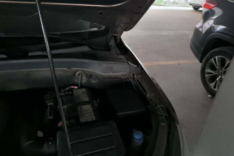 Used FAW Senya R7 2016 1.6L Manual Luxury Model Engine Bay Left