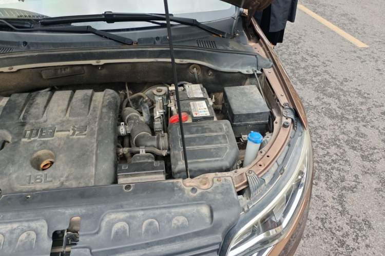 Used FAW Senya R7 2016 1.6L Manual Comfort Model Engine Bay Left