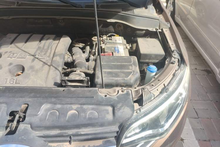 Used FAW Senya R7 2016 1.6L Automatic Luxury Model Engine Bay Left