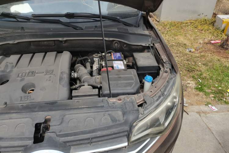 Used FAW Senya R7 2016 1.6L Manual Luxury Model Engine Bay Left