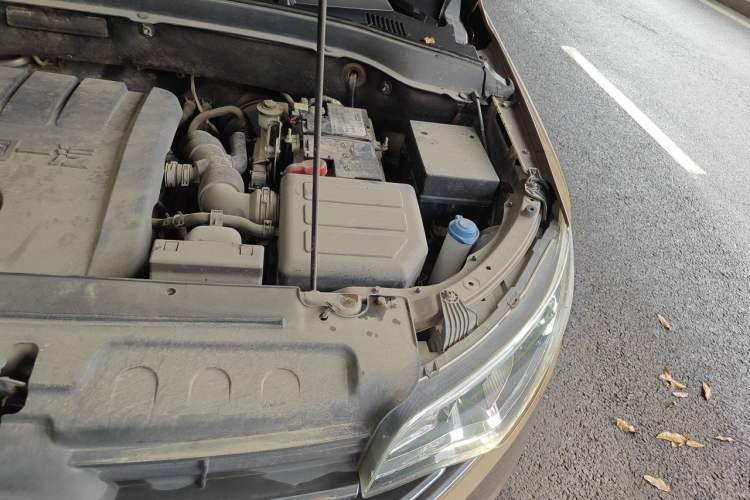 Used FAW Senya R7 2016 1.6L Manual Luxury Model Engine Bay Left