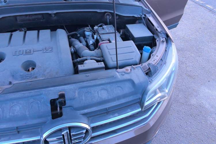 Used FAW Senya R7 2016 1.6L Manual Luxury Model Engine Bay Left