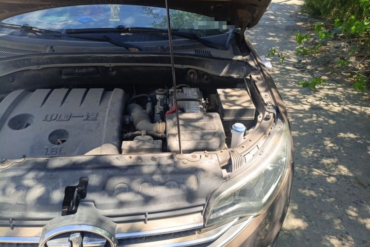 Used FAW Senya R7 2016 1.6L Manual Luxury Model Engine Bay Left