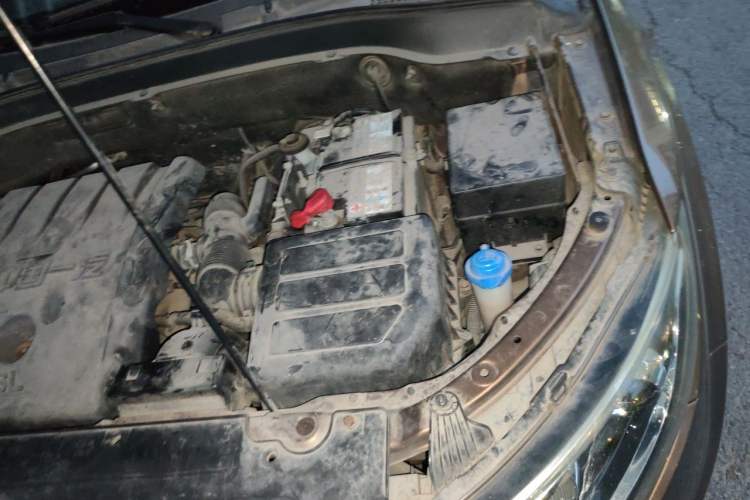 Used FAW Senya R7 2016 1.6L Manual Luxury Version Engine Bay Left