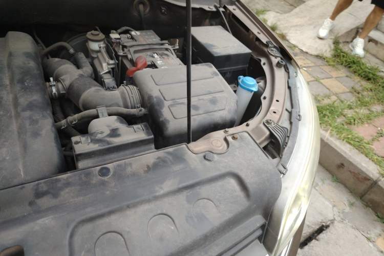 Used FAW Senya R7 2016 1.6L Manual Smart Version Engine Bay Left