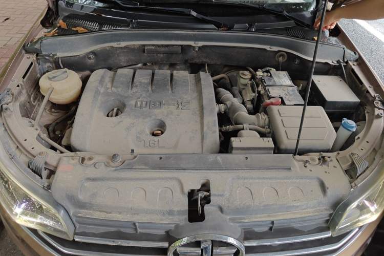 Used FAW Senya R7 2016 1.6L Manual Luxury Model Engine Bay