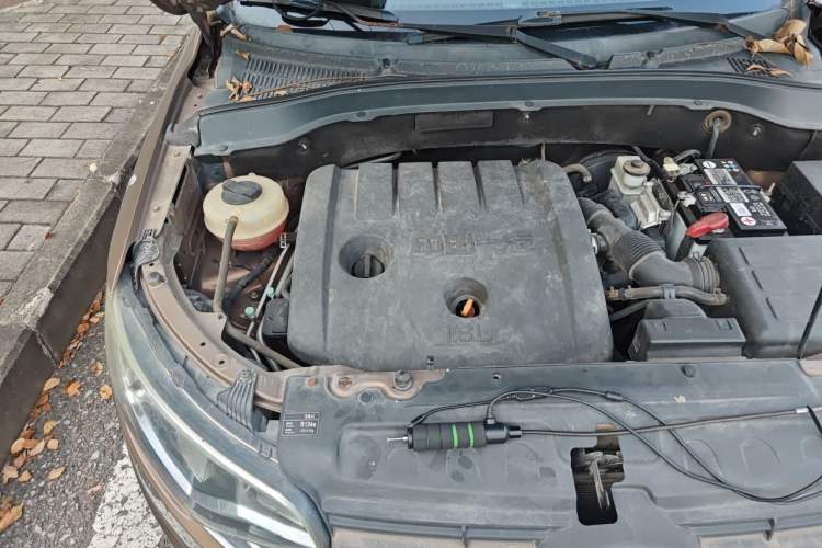 Used FAW Senya R7 2016 1.6L Manual Luxury Model Engine Bay Right